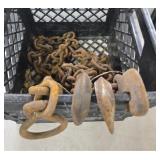 (2) LOG CHAINS (1) HAS 2 HOOKS (1) LOOP & HOOK