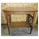 ANTIQUE VICTORIAN LAMP TABLE