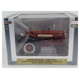 SPECCAST INTERNATIONAL W450 TRACTOR 1:16