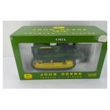 ERTL JOHN DEERE 1010 CRAWLER TRACTOR 1:16 TOY SHOW