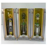 (3) GAS PUMPS DIECAST 1:18