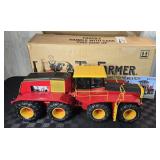 TOY FARMER VERSATILE BIG ROY TRACTOR 1:16