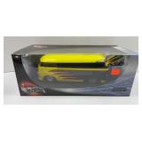 HOT WHEELS VW DRAG BUS 1:18
