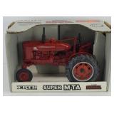 ERTL FARMALL MCCORMICK SUPER MTA 1:16
