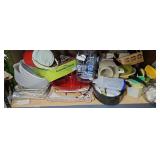 LARGE LOT OF KITCHEN PLASTIC WARE