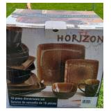 HORIZON 16 PIECE DINNERWARE SET