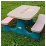 LITTLE TIKES PICNIC TABLE