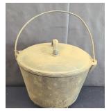 SMALL CAST IRON GYPSY POT