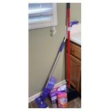 SWIFFER & BROOM