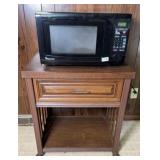 MAGIC CHEF MICROWAVE W/ STAND