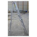 6 FOOT ALUMINUM LADDER