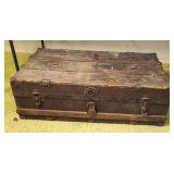 ANTIQUE TRUNK
