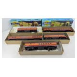 ATHEARN HO SCALE RR ENGINE & (4) RR CARS