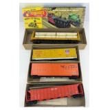 (4) ROUNDHOUSE HO SCALE RAILROAD CARS