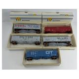 (5) WALTHERS HO GAUGE RAILROAD CARS