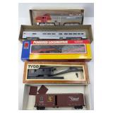 ALCO TRAIN ENGINE, LIFE LIKE ENGINE & (4) CARS