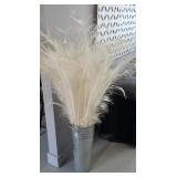 DECORATIVE FEATHERS IN METAL BUCKET