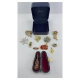 MINIATURE VIOLIN & VINTAGE PINS
