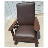 ANTIQUE OAK CHAIR