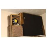 (2) QUASAR LARGE & (4) TREND SMALL SPEAKERS