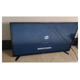 SAMSUNG 32 INCH FLAT SCREEN TV W/ REMOTE