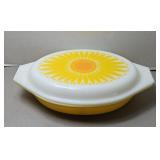 PYREX DAISY 1 1/2 QUART DIVIDED DISH W/ LID