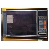 QUASAR MICROWAVE, NEEDS CLEANED