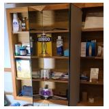 HEALTH & BEAUTY ITEMS W/ BATHROOM DECOR