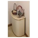 VINTAGE HAMPER & DECOR