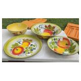 METAL FRUIT BOWLS & TRAYS