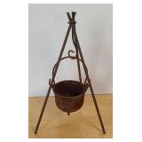 CAMPFIRE POT ON TRIPOD MINIATURE CAST IRON
