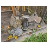 BIRD FEEDERS & HOUSES