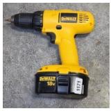 DEWALT DRILL W/ BATTERY NO CHARGER