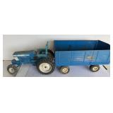 ERTL FORD TRACTOR & WAGON