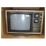 VINTAGE PORTABLE TV