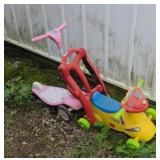 CHILDS SCOOTER & RIDE ON TOY