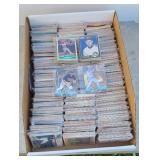 LARGE LOT OF BASEBALL CARDS