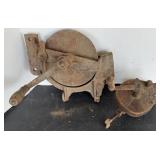 LITTLE GIANT CORN SHELLER & CRANK GRINDER