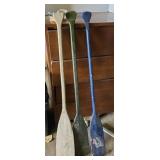 (4) OARS W/ METAL BARREL