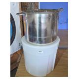 STOCK POT & STORAGE CONTAINER