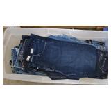 TOTE OF WOMENS JEANS