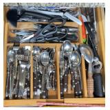 SILVERWARE W/ DRAWER TRAY