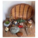 BASKET OF DECOR