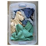 TOTE OF WOMENS CLOTHING