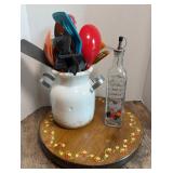 LAZY SUSAN & UTENSILS W/ HOLDER