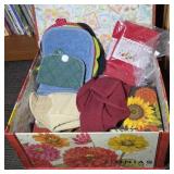 KITCHEN TOWELS & OVEN MITTS
