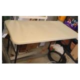 4 FOOT FOLDING TABLE