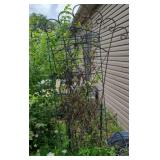 (2) WIRE TRELLIS