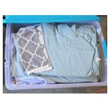 LINEN & TOWELS IN TOTE
