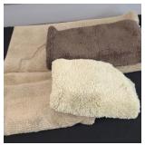 THROW RUGS